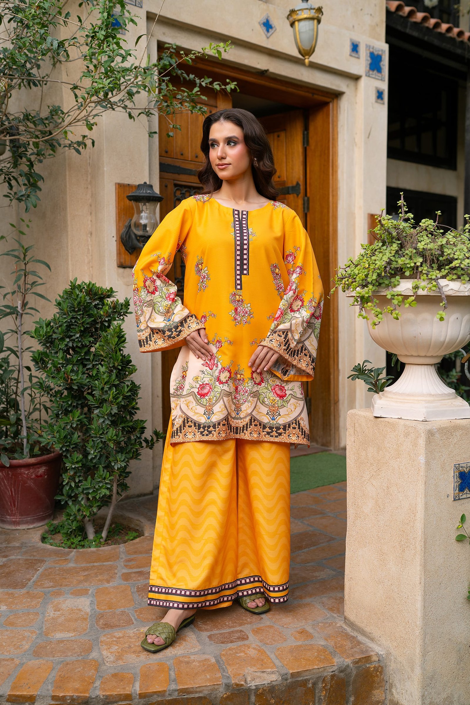 Anoush-34